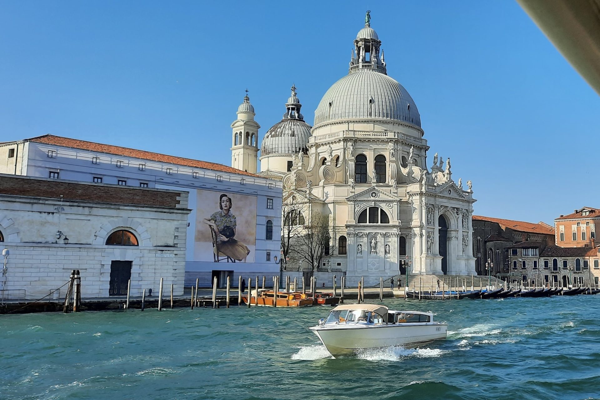 Santa Maria della Salute, Venice - 02.jpg